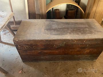 Baule antico vecchio