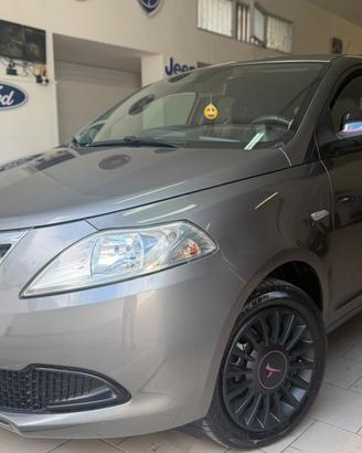 Lancia Ypsilon 1.2 69 CV 5 porte S&S Platinum