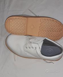 SCARPE BIANCHE DA LAVORO CON PUNTA DI PROTEZIONE
