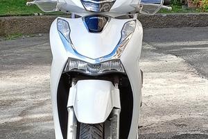 Honda SH 125i bianco