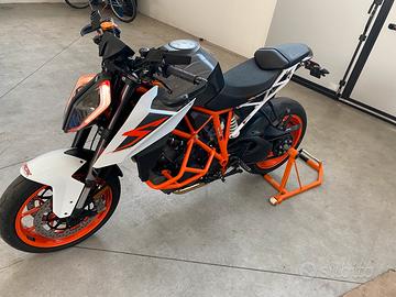 Ktm 1290 super duke r