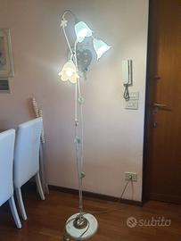 piantana con tre lampade