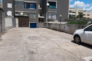 Ampio Locale uso deposito con cortile Quartu S.E