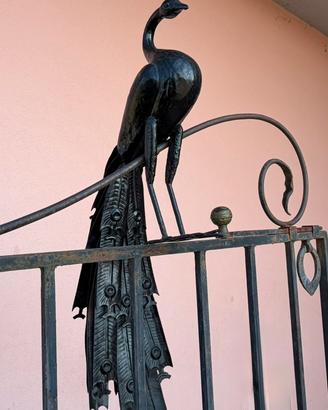 Opera d’arte  oggetto Pavone ferro battuto