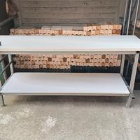 tavolo da lavoro con morsa