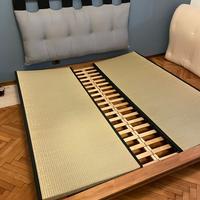Letto in legno massiccio con tatami design minimal