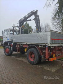 Iveco magirus con gru hiab macchina operatrice