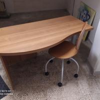 scrivania cameretta con sedia