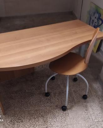 scrivania cameretta con sedia