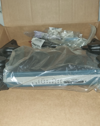 ROUTER CISCO 1801, ADSL-ISDN con 8 porte ETHERNET