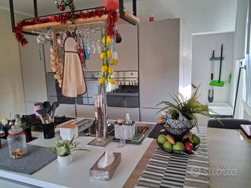 Villa di 287 m² con più di 5 locali e box auto a B