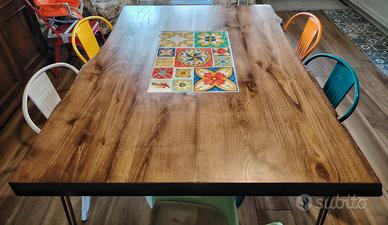 Tavolo in legno massello 