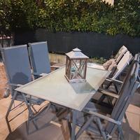 tavolo da esterno con sedie reclinabili