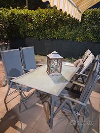 tavolo da esterno con sedie reclinabili