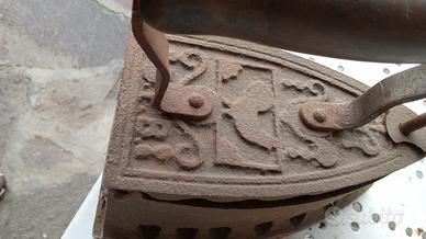 ferro stiro antico lavorato inciso a mano