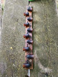 Portabicchieri in legno decorato da appendere