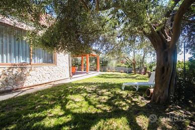 Villa tra mare e campagna