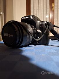 Nikon F50 con obbiettivi