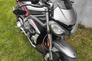 TRIUMPH STREET TRIPLE 765 RS