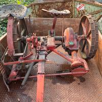 Antico tagliaerba e frumento