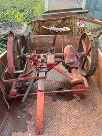 Antico tagliaerba e frumento