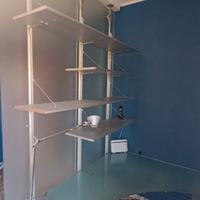 Libreria in cristallo completa di piano studio