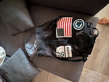 Zaino custom progetto moda The North face x suprem