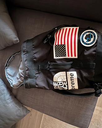 Zaino custom progetto moda The North face x suprem