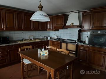 Cucina in legno di castagno