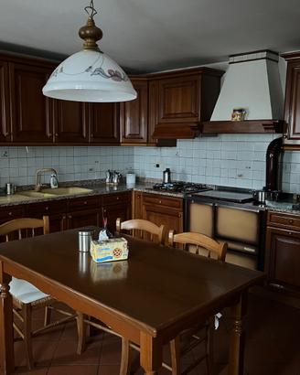 Cucina in legno di castagno