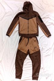 tuta Nike marrone 