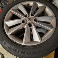 Cerchi in lega Renault e gomme 4 stagioni 