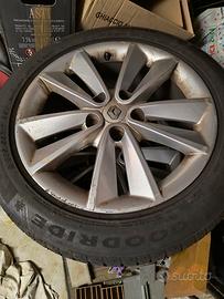Cerchi in lega Renault e gomme 4 stagioni 