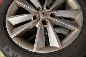 Cerchi in lega Renault e gomme 4 stagioni 