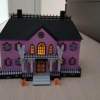 Casa a tema Halloween decortativa