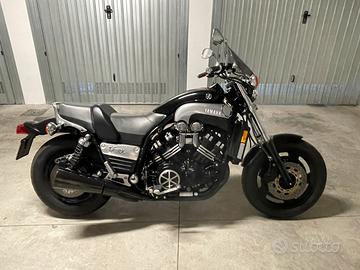 Yamaha V Max 1200