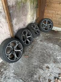 Cerchi per Alfa Romeo, diametro 18, marca OZ.
