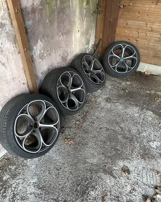 Cerchi per Alfa Romeo, diametro 18, marca OZ.