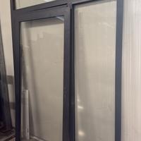 Porta con vetro fisso laterale