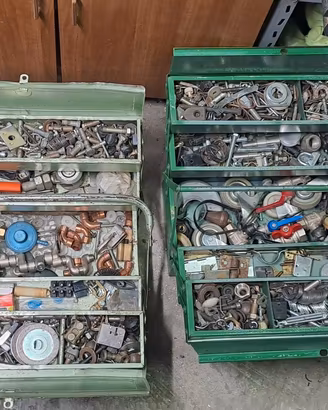 2 Cassette Attrezzi Ferro Vintage + minuteria
