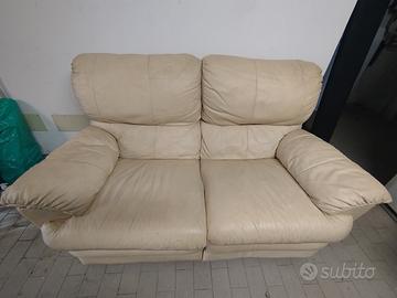 Divano due posti in pelle beige 