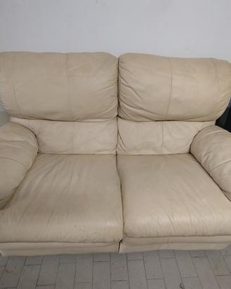 Divano due posti in pelle beige 
