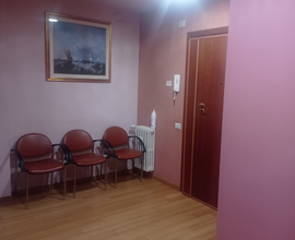 Stanza uso ufficio e servizi