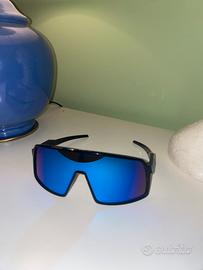 Occhiali Oakley sutro