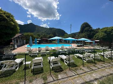 Bungalow con roulotte