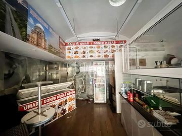 VENDITA LOCALE COMMERCIALE: CHIAIA ZONA BARETTI
