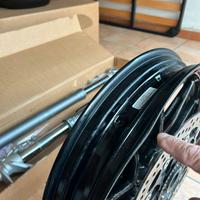 Cerchio e gomma anteriore Ducati