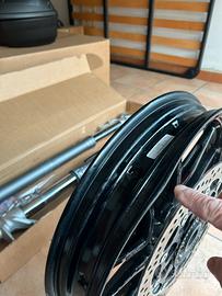 Cerchio e gomma anteriore Ducati