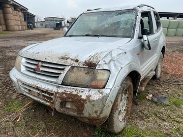 Mitsubishi Pajero INCIDENTATO