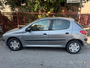 Peugeot macchina